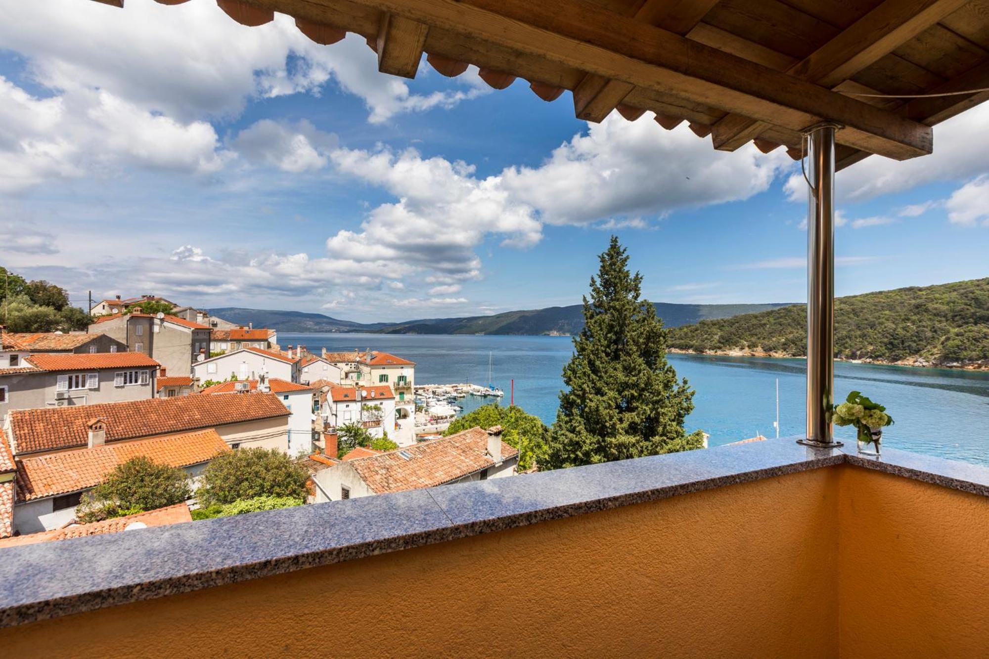 Apartmani I Soba Roberto I Mirjana Valun Exterior foto